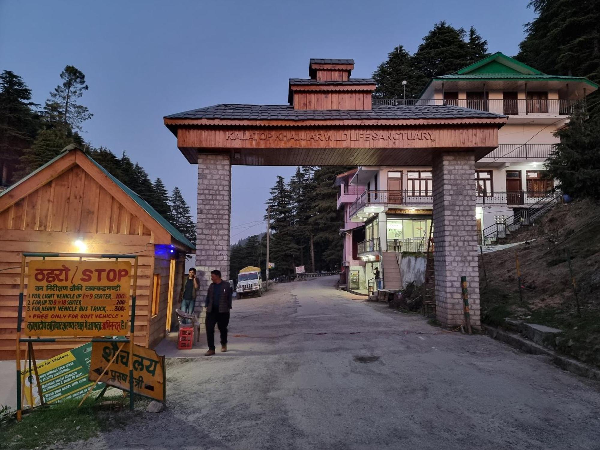 Forest Vibes Kalatop-Rooms And Restaurant Далхаузи Екстериор снимка