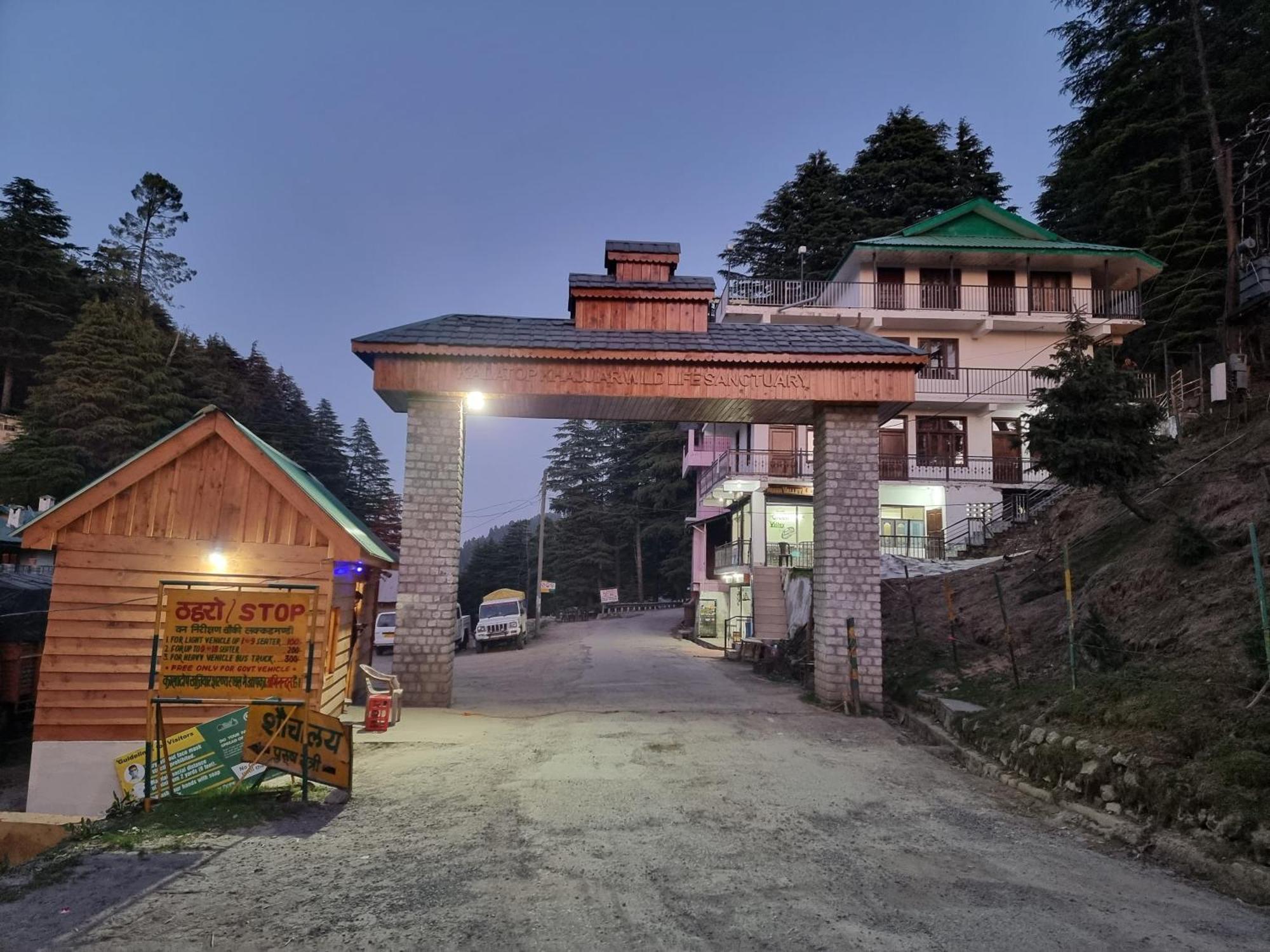 Forest Vibes Kalatop-Rooms And Restaurant Далхаузи Екстериор снимка